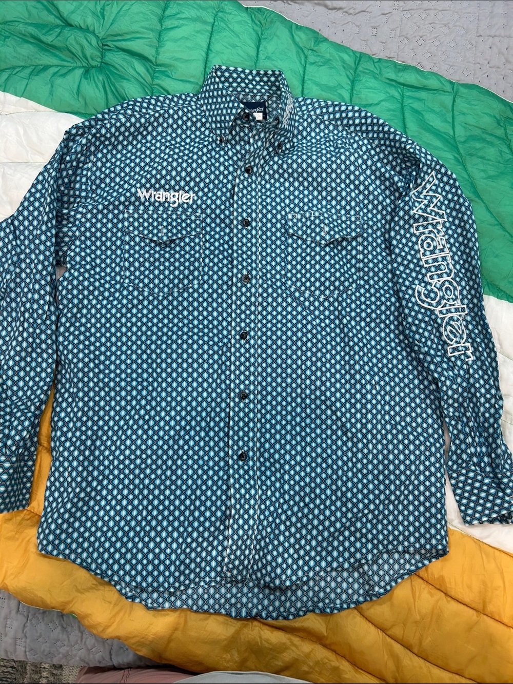 Wrangler Teal and White rodeo Geometric Button-Down Shirt medium